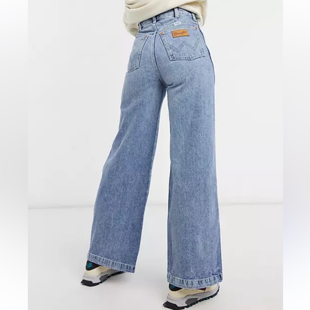 Wrangler WorldWide High Rise Wide Leg Jeans size 28X32